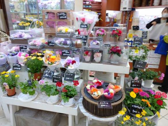 「フルールアベニューフォレット昭和店」　（北海道函館市）の花屋店舗写真2